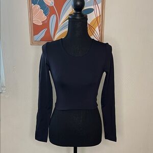 Aritzia Babaton Contour Crew Cropped Longsleeve Black Size S